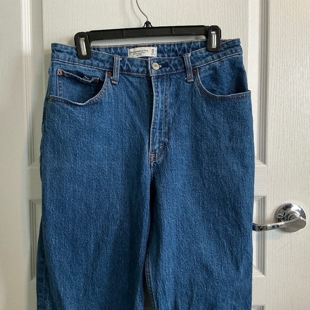 Abercrombie and Fitch 90’s Relaxed Curve Love Jeans 30L